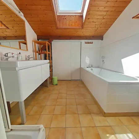 Les Balcons De *
